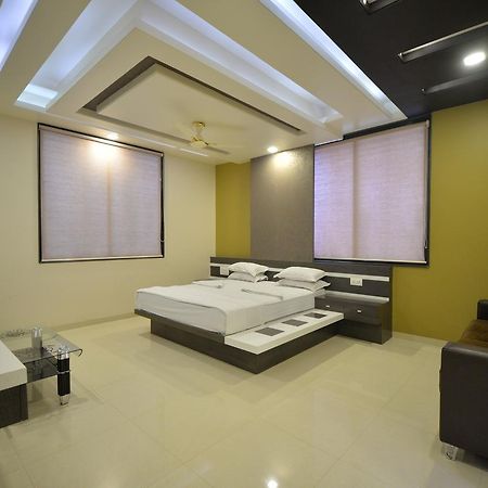 Hotel Radhe Krishna Solapur Exterior foto