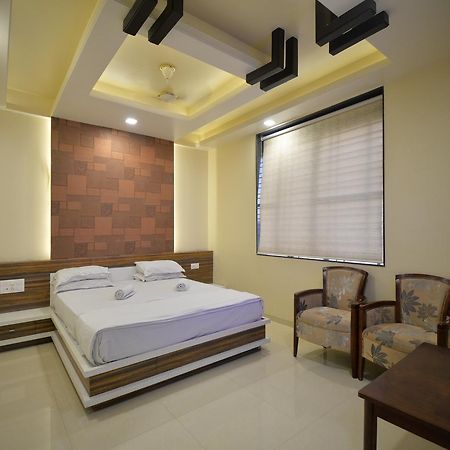Hotel Radhe Krishna Solapur Exterior foto