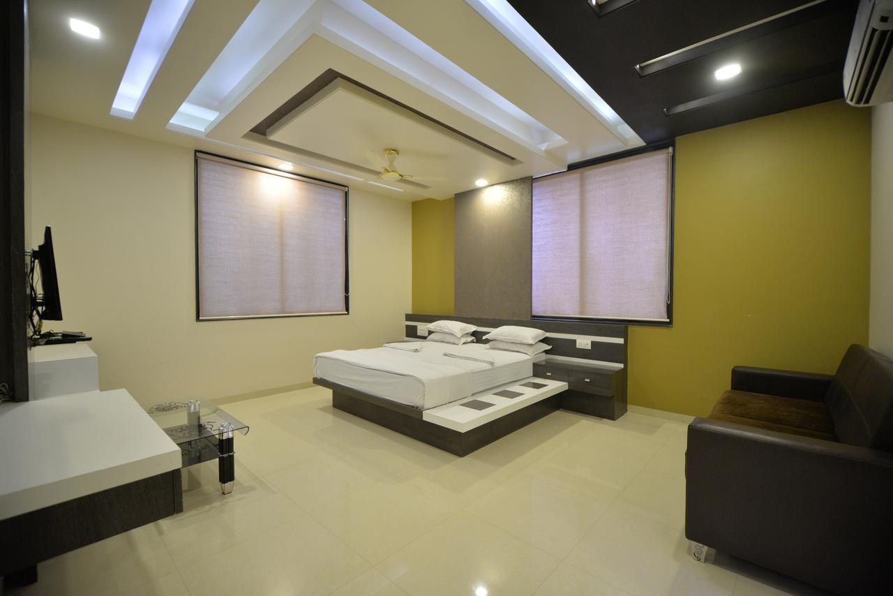 Hotel Radhe Krishna Solapur Exterior foto