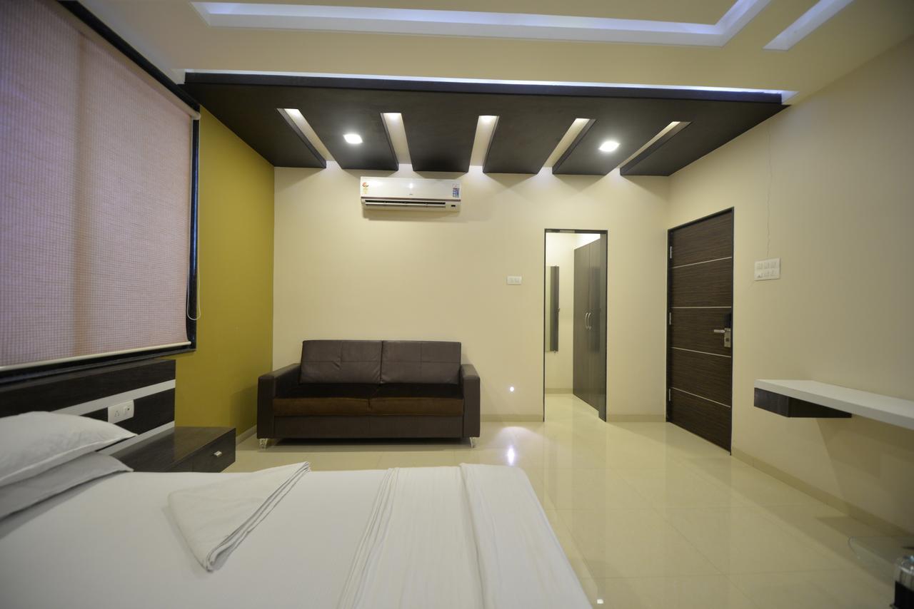 Hotel Radhe Krishna Solapur Exterior foto