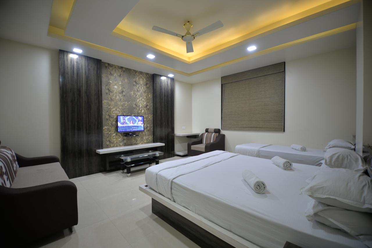 Hotel Radhe Krishna Solapur Exterior foto