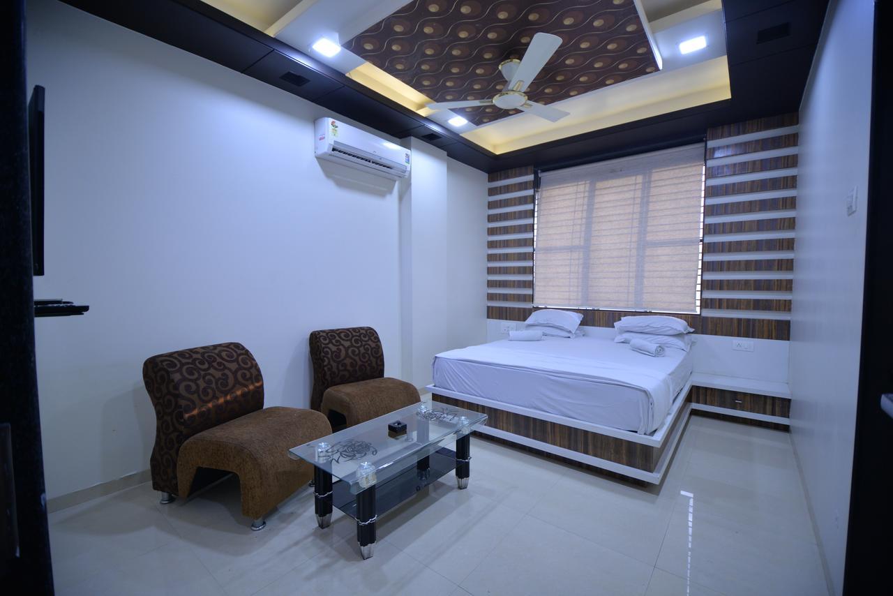 Hotel Radhe Krishna Solapur Exterior foto
