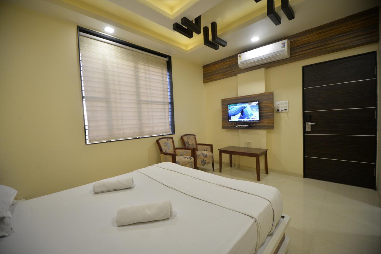 Hotel Radhe Krishna Solapur Exterior foto
