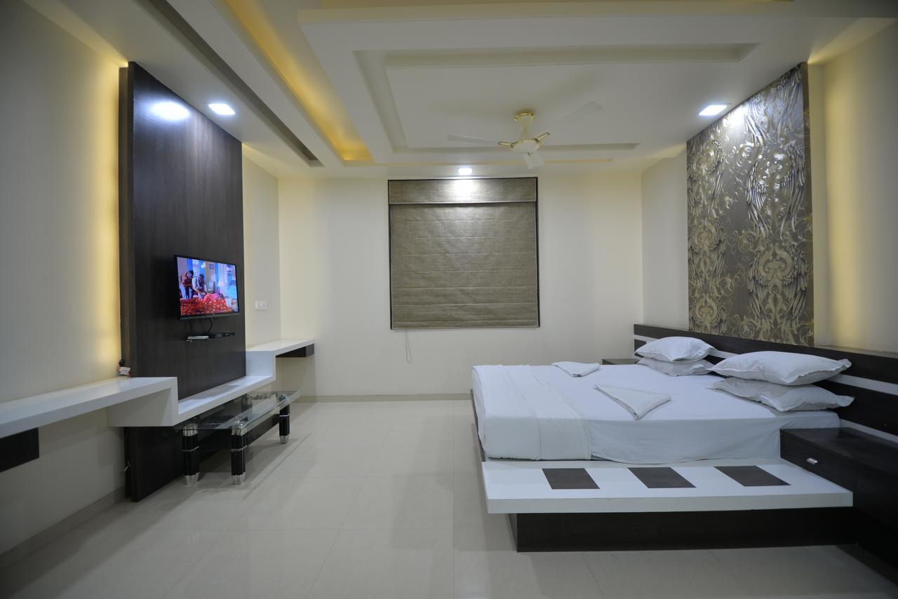Hotel Radhe Krishna Solapur Exterior foto