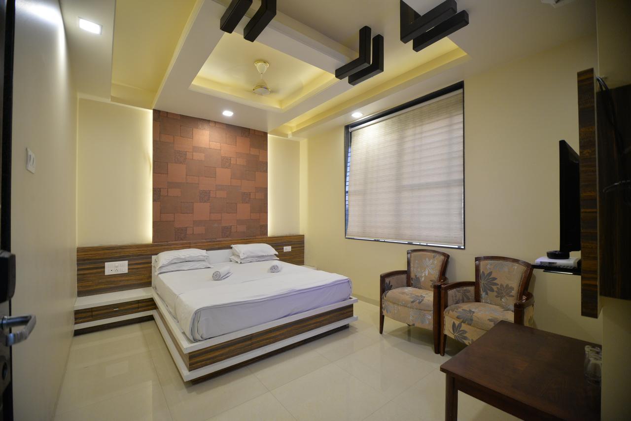Hotel Radhe Krishna Solapur Exterior foto