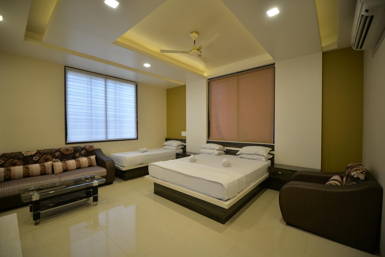 Hotel Radhe Krishna Solapur Exterior foto